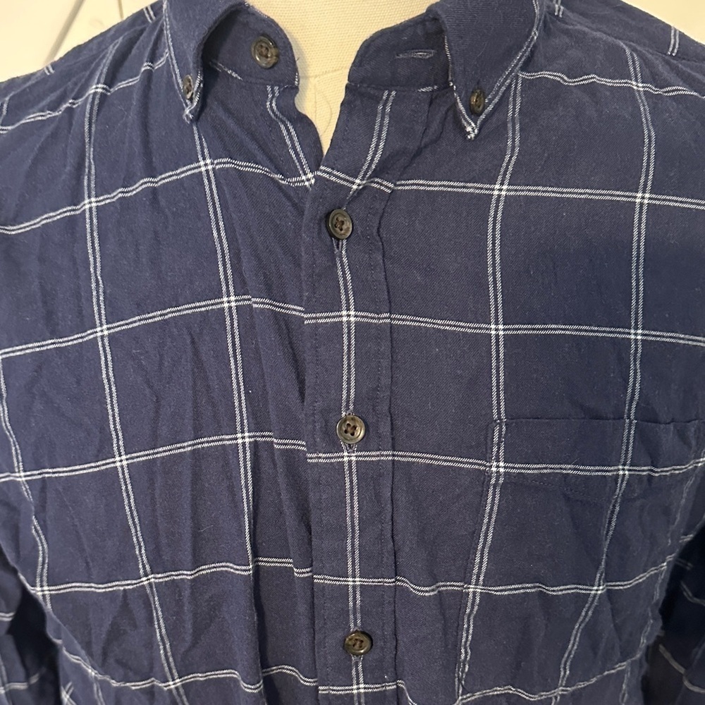 Men’s Faherty navy blue button up - Picture 2 of 5